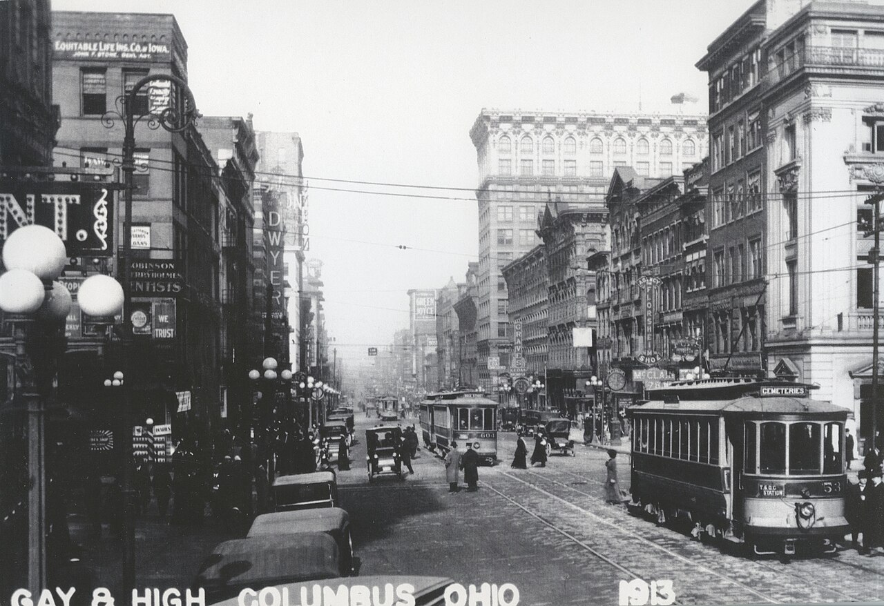 Gay and High Streets in Columbus in 1913, with streetcars and buildings lining the street